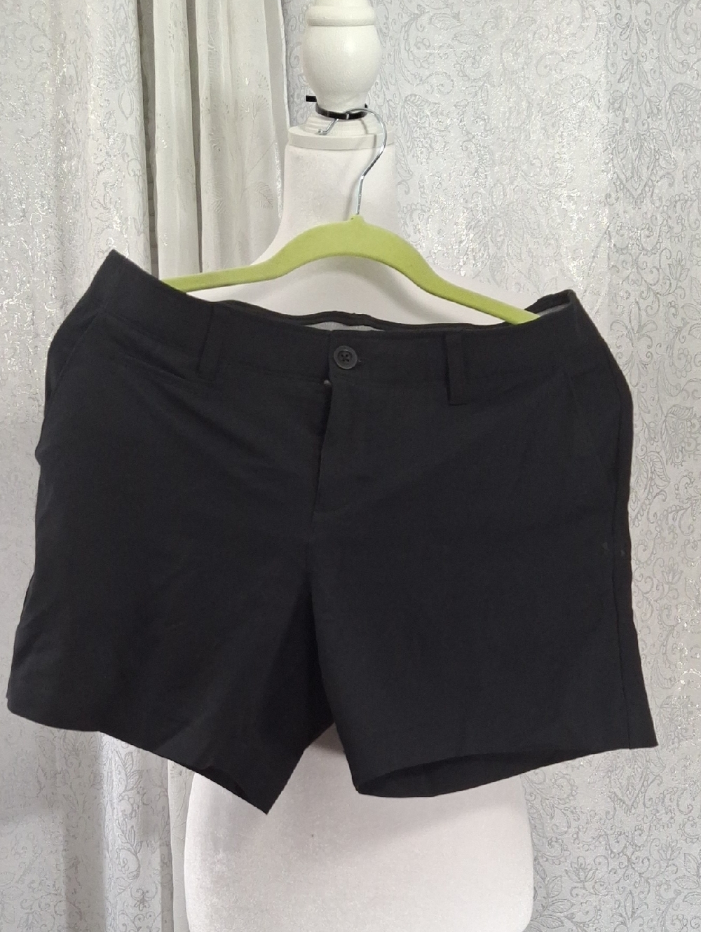 Under Armor 6 Women's Performance Sport Shorts Dry Wick